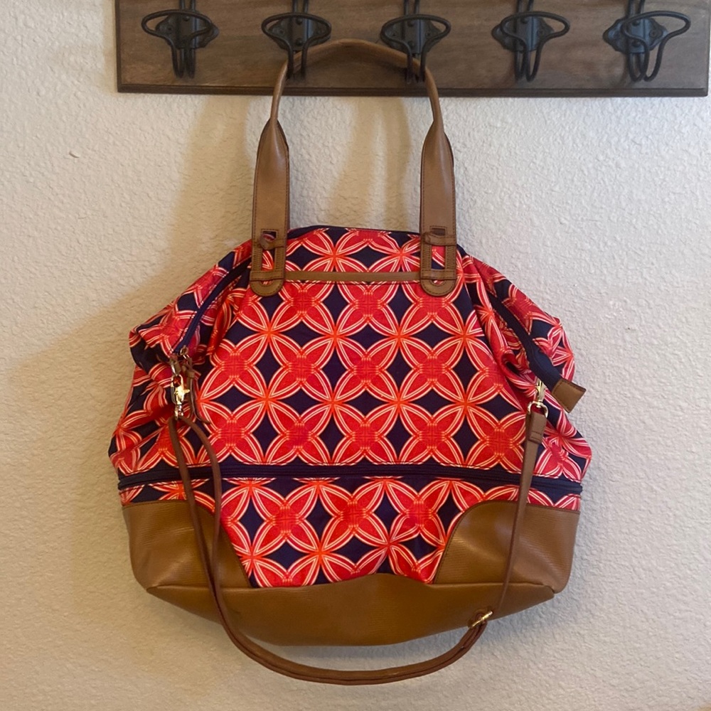 Stella & Dot Getaway Bag - has some signs of wear. Great for a travel bag.